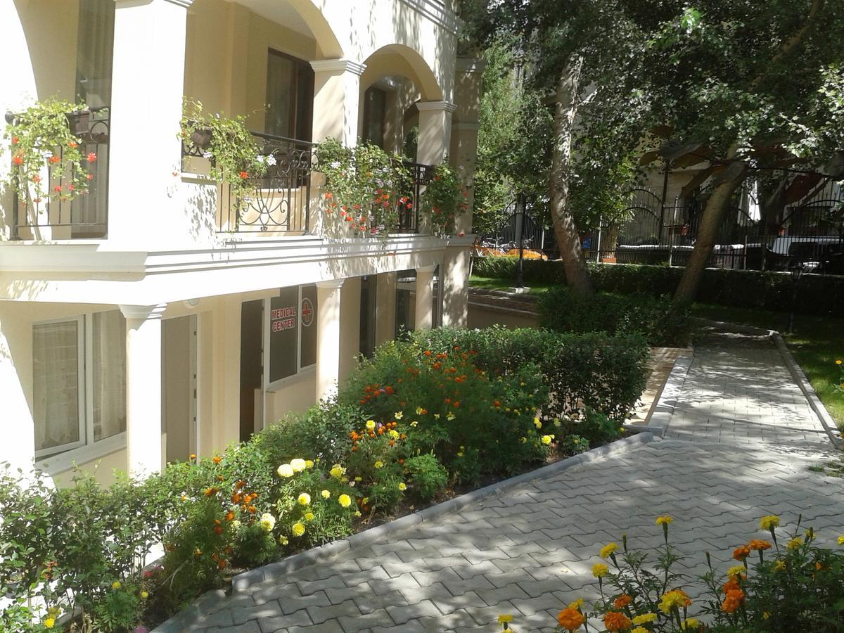 Hotel Seasons 3 Slantschew brjag Exterior foto